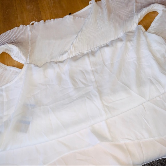 Rachael Roy White Pleated Cold Shoulder Tank - Picture 5 of 10